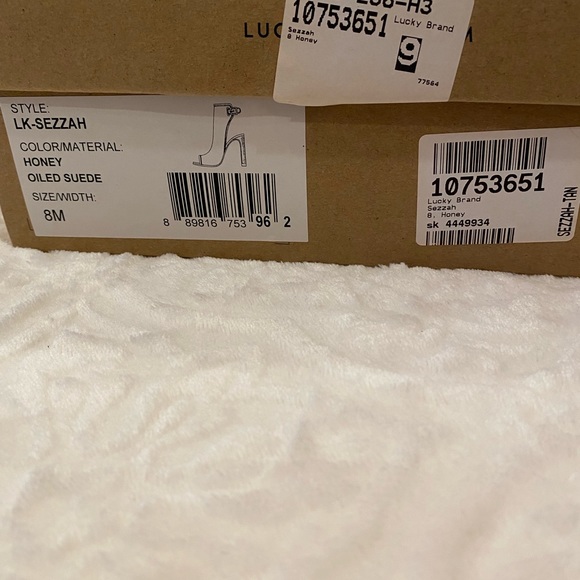 Lucky Brand NWT/NIB Women’s “Sezzah” Suede Booties 8 - Picture 10 of 12